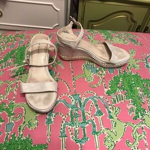 Stuart Weitzman Ivory Iridescent Swinger Stitch Wedge Shoes size 4